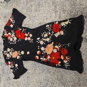 Size 6 dress but seems to fit smaller